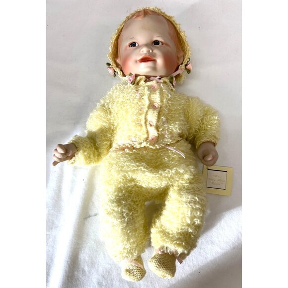 Ashton Drake Vintage Porcelain Doll "Her Very First Smile" With Yellow Outfit - Picture 3 of 8